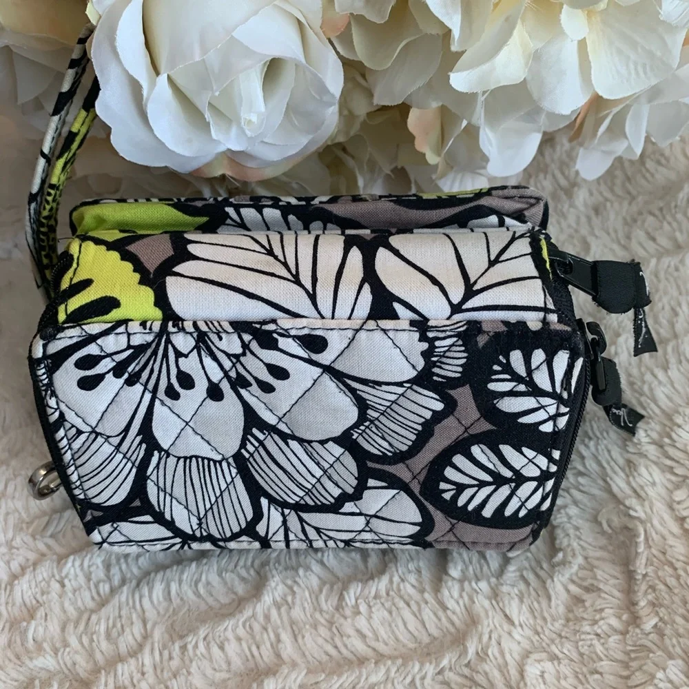 Vera Bradley Wristlet-Like New
